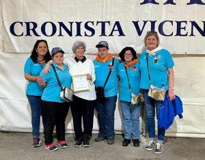 Beni cordoba con un grupo de alumnos con sindrome de down que les gustan las fallas
