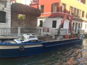 Servicio adaptable para la recogida de escombros en Venecia