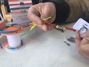 Eslabones de una bicicleta. La ruedita de adentro tiene la capacidad de girar dentro del eslabón