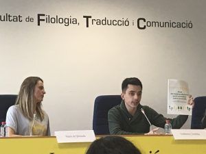 En la mesa María de Quesada, presidenta de La Niña Amarilla