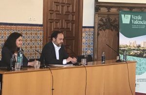 Izq. Carmen Durán, Consejera Técnica de la Suddirección General de Economía Circular del Ministerio para la Transición. Drcha. Jorge Blanco, director General de Calidad y Educación Ambiente de la GV 