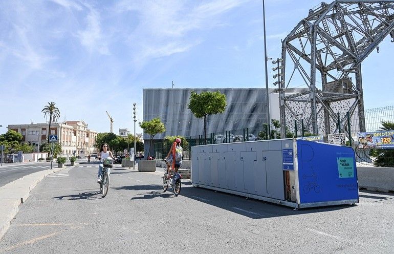 Aparcament segur per a bicis a la Marina (4)